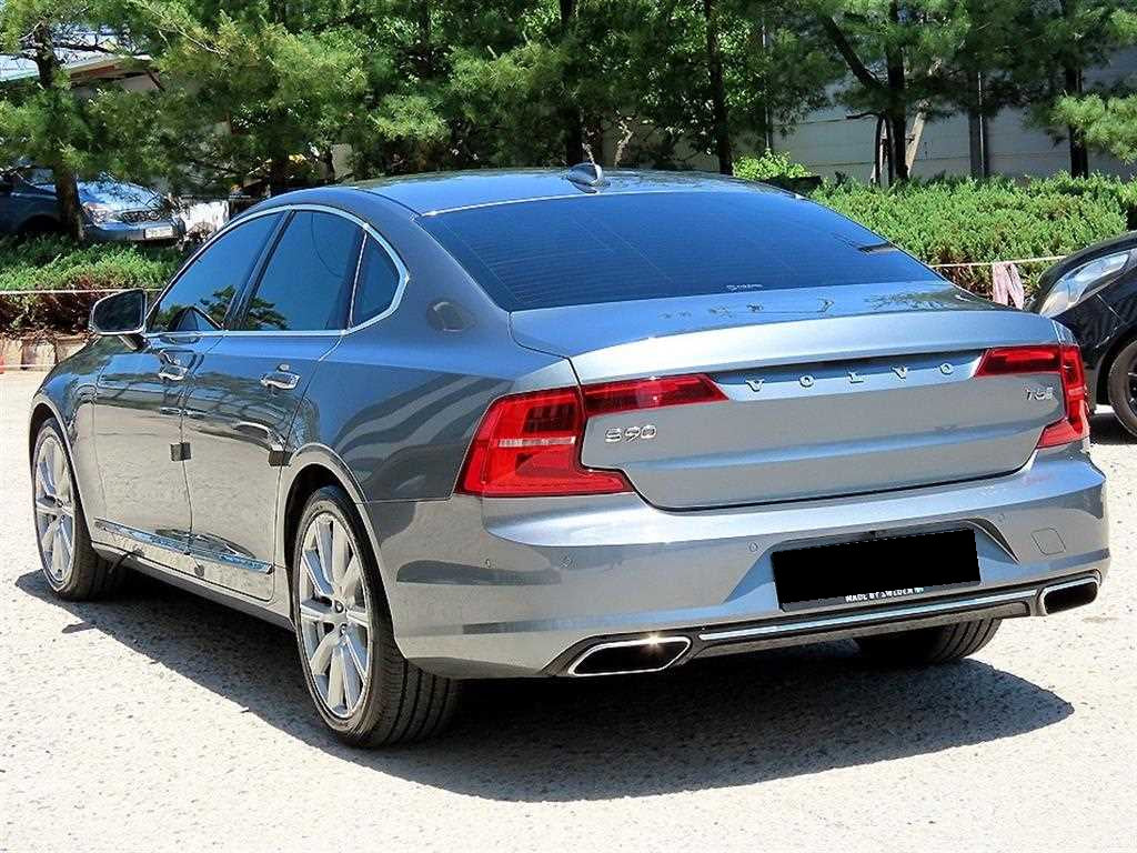 Volvo S90 — photo 03