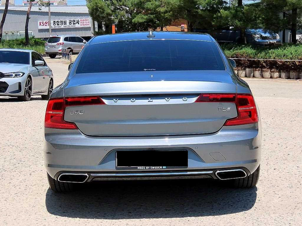 Volvo S90 — photo 04