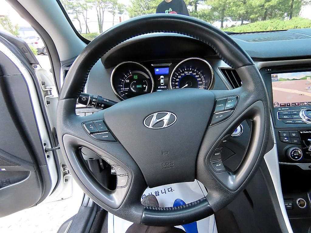 Hyundai Sonata — photo 08