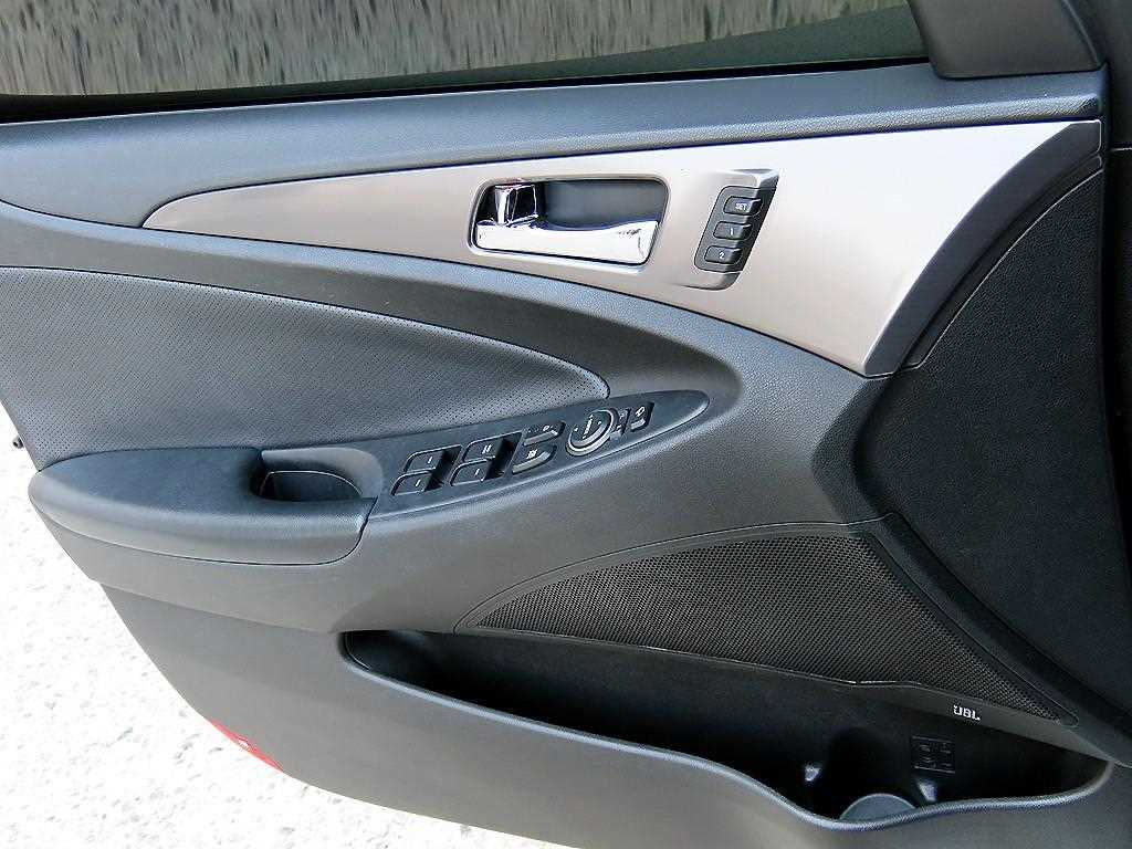 Hyundai Sonata — photo 11