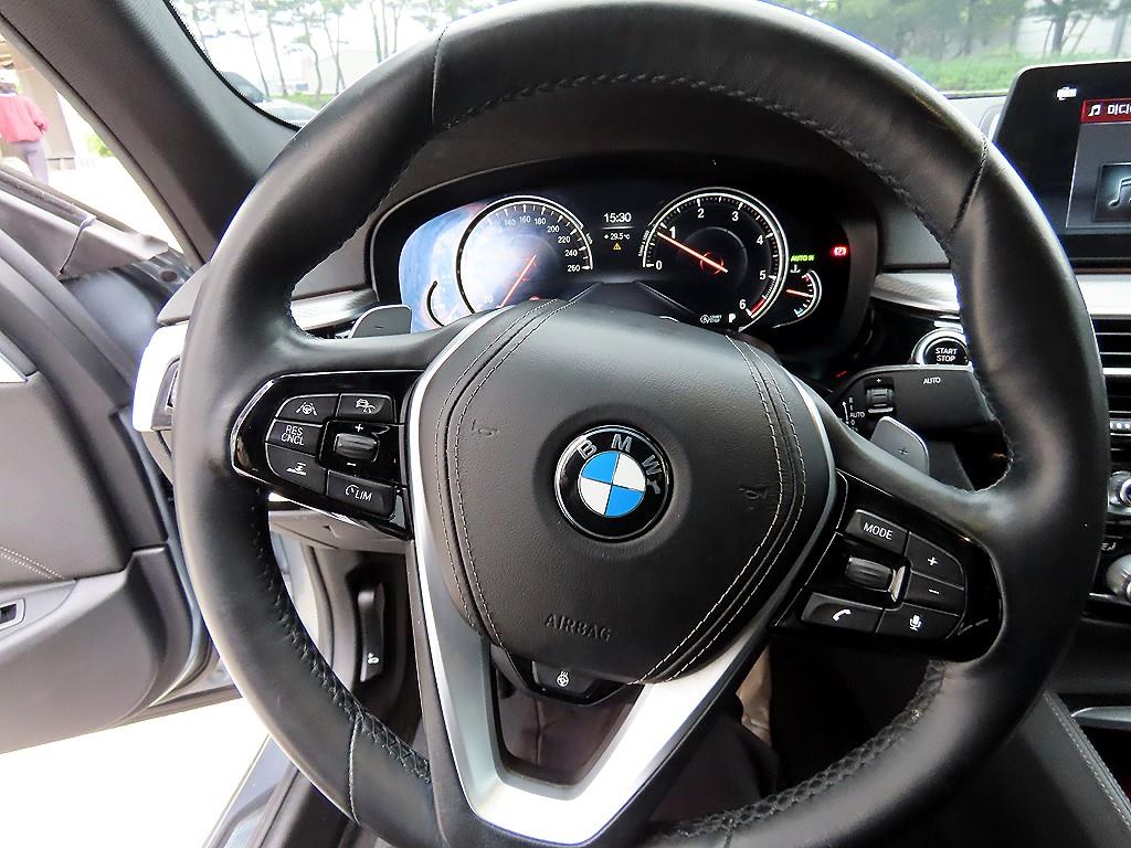 BMW 5-Series — photo 08