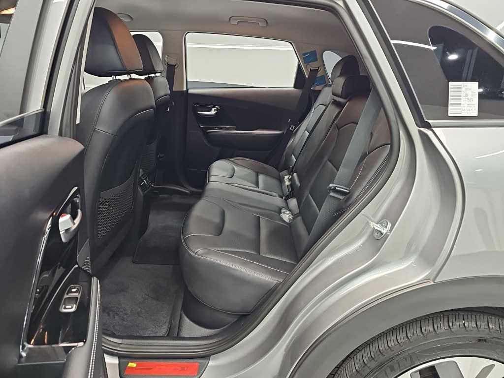Kia Niro — photo 12