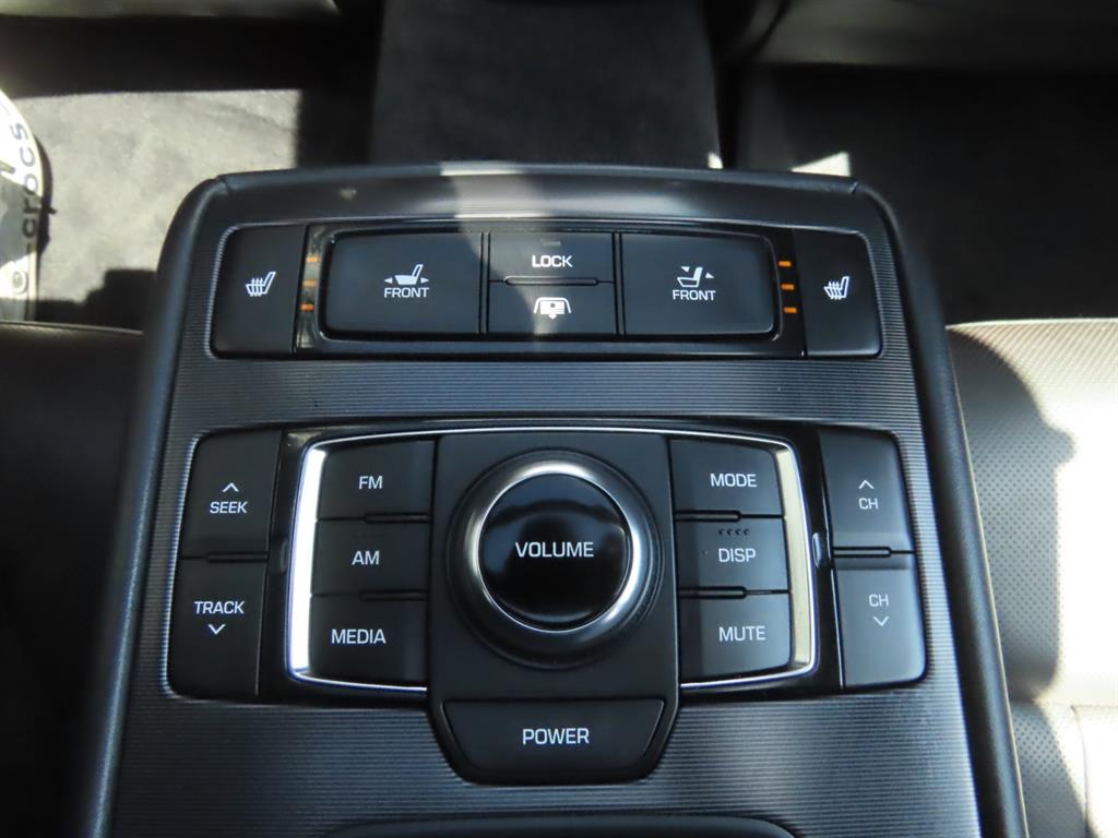 Genesis G80 — photo 07