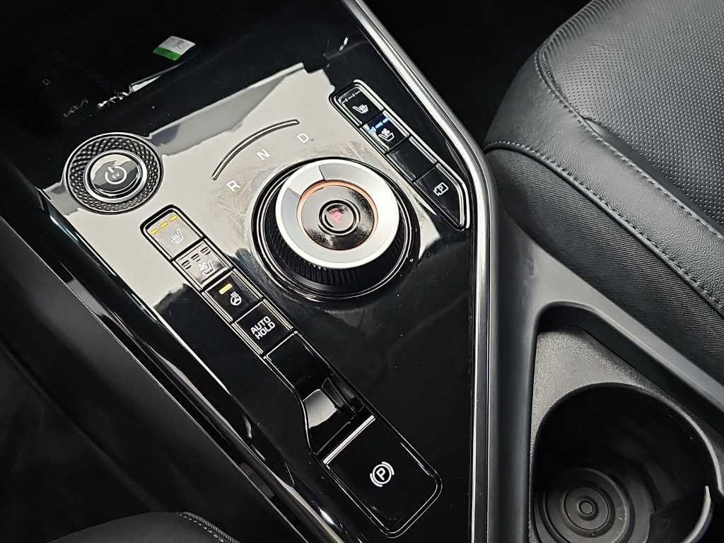 Kia Niro — photo 08