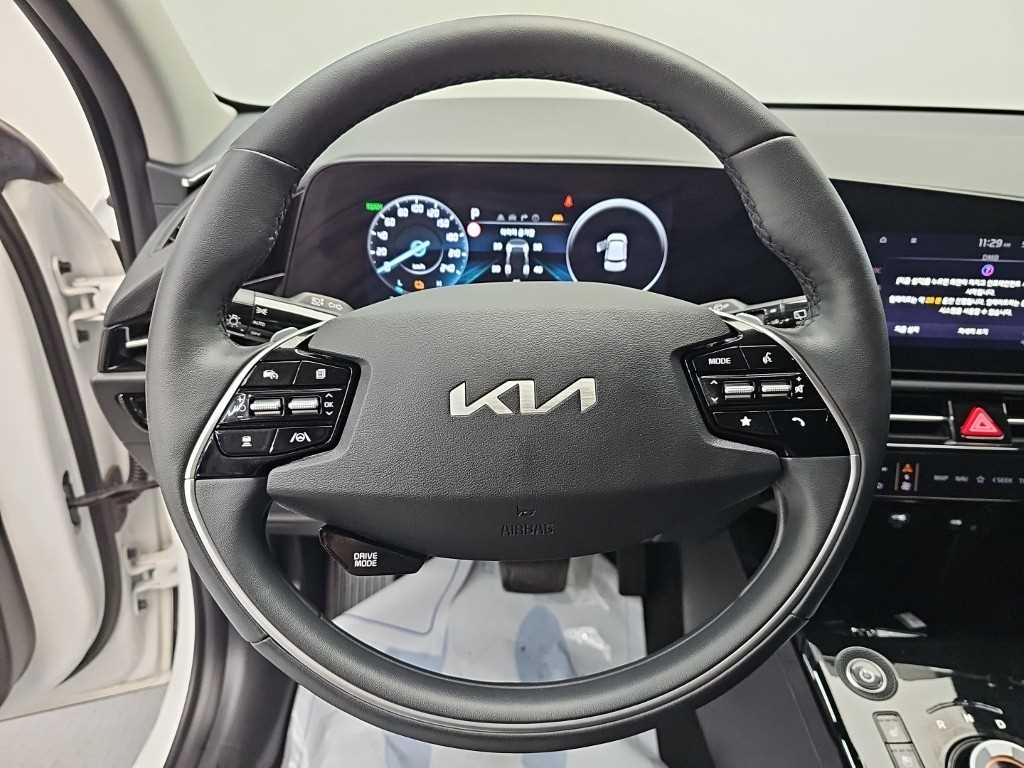 Kia Niro — photo 09