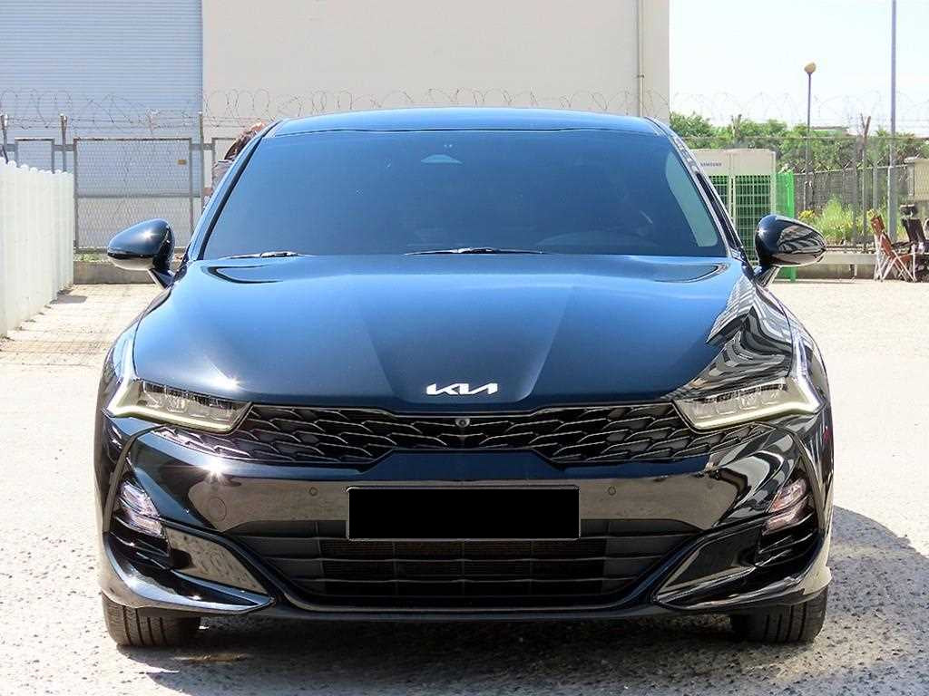 Kia K5 — photo 01