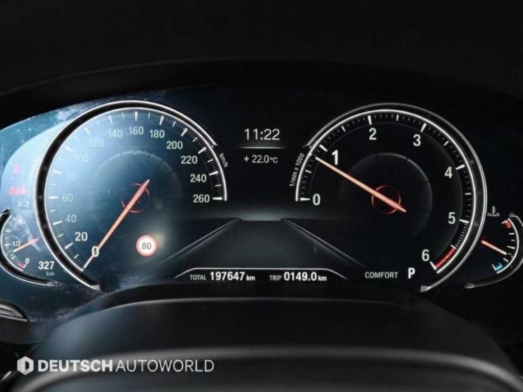 BMW 5-Series — photo 09