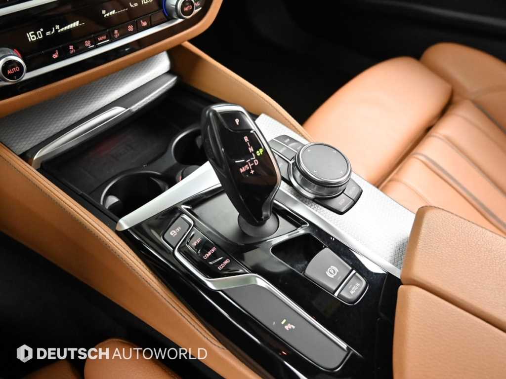 BMW 5-Series — photo 10