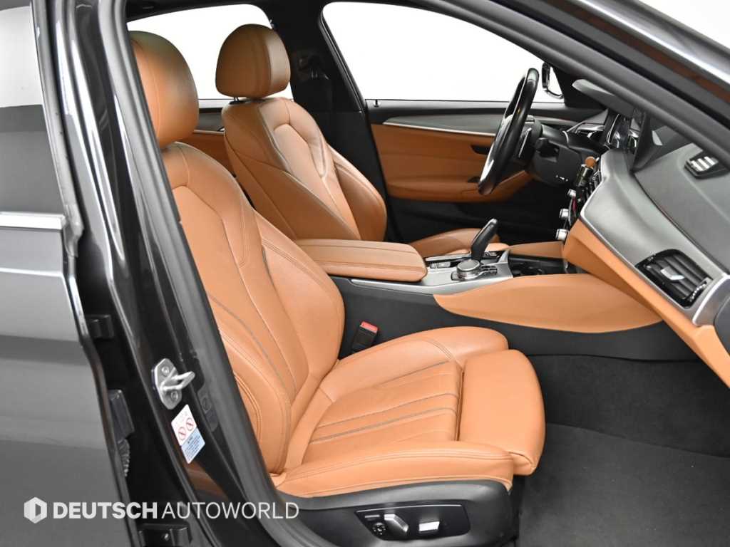 BMW 5-Series — photo 11
