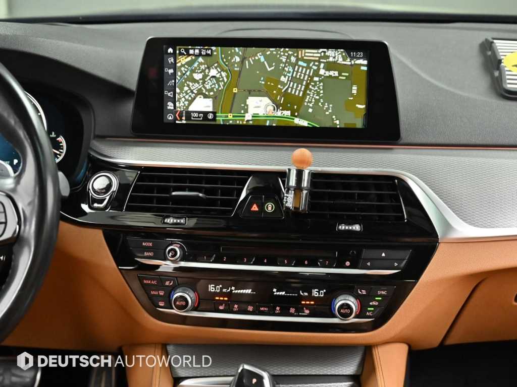 BMW 5-Series — photo 14