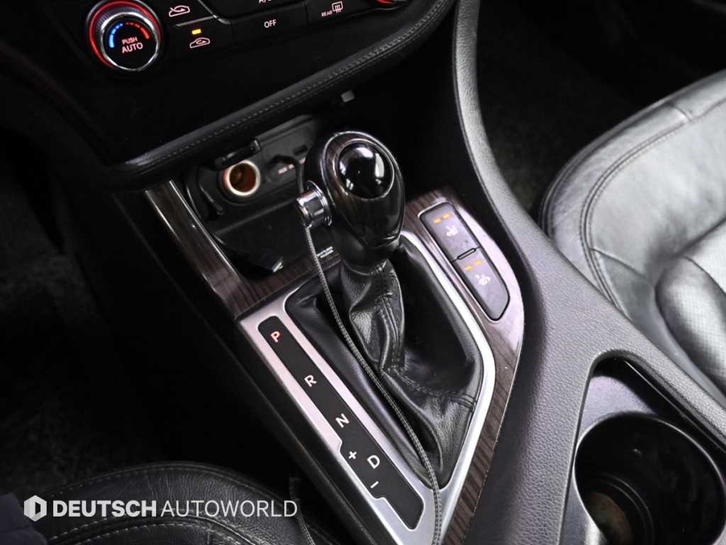Kia K5 — photo 09