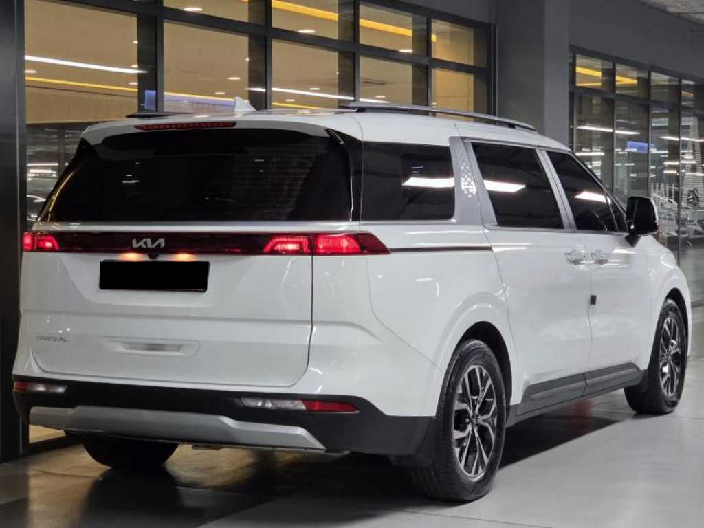 Kia Carnival — photo 02