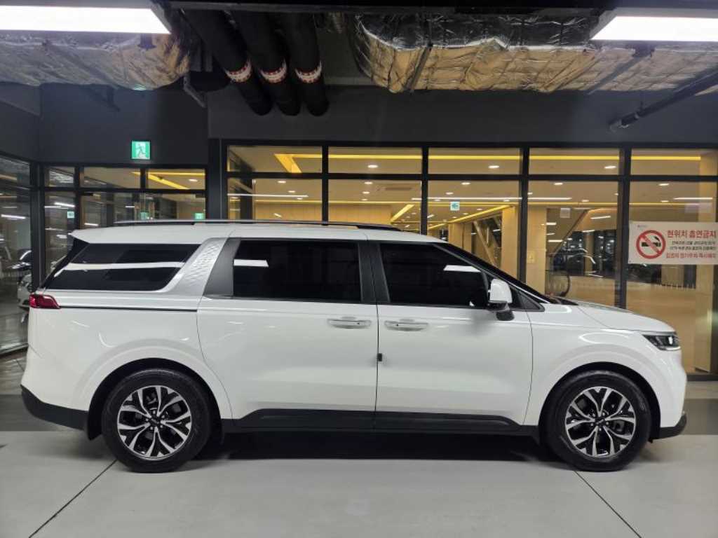 Kia Carnival — photo 03