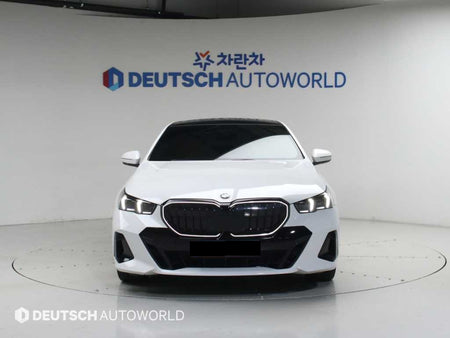 BMW 5-Series — photo 01