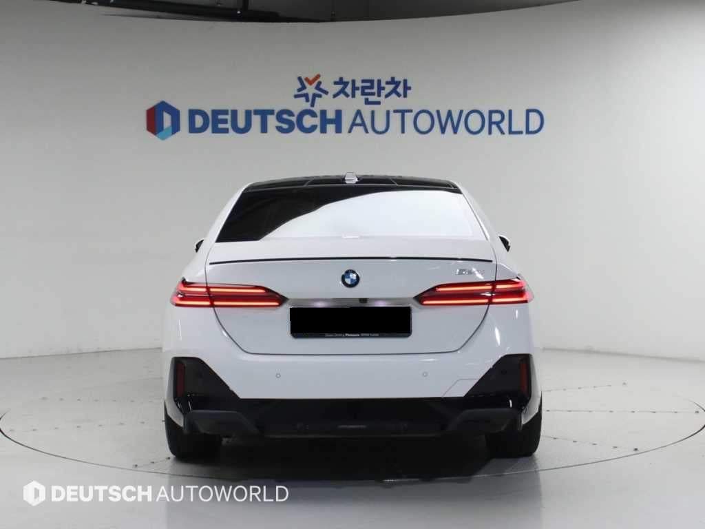 BMW 5-Series — photo 03