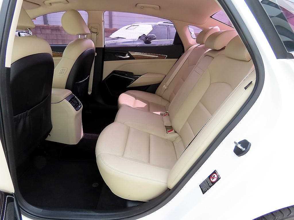 Kia K7 — photo 06