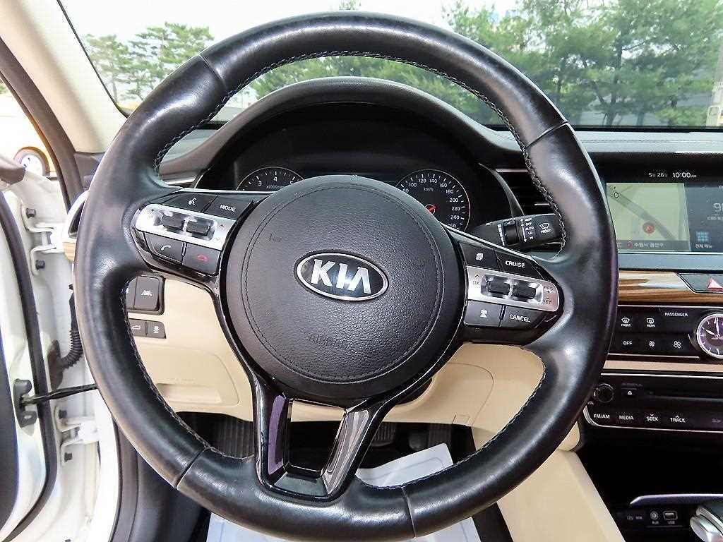 Kia K7 — photo 08