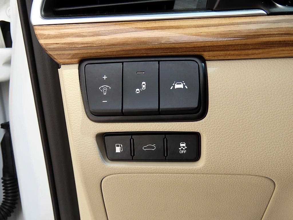 Kia K7 — photo 13