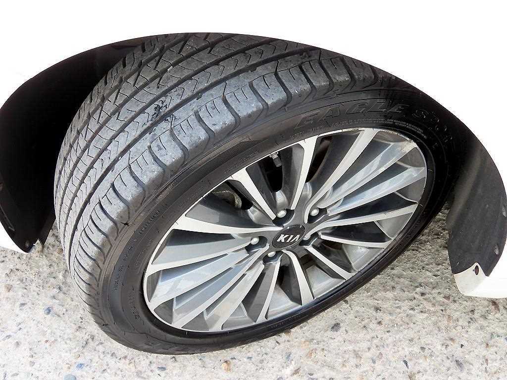 Kia K7 — photo 20