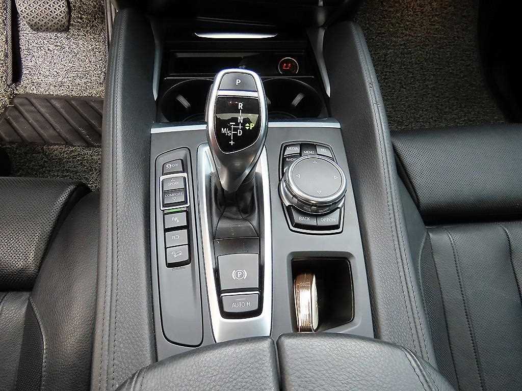 BMW X6 — photo 11