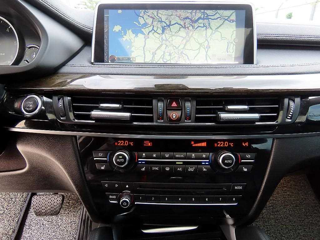 BMW X6 — photo 12