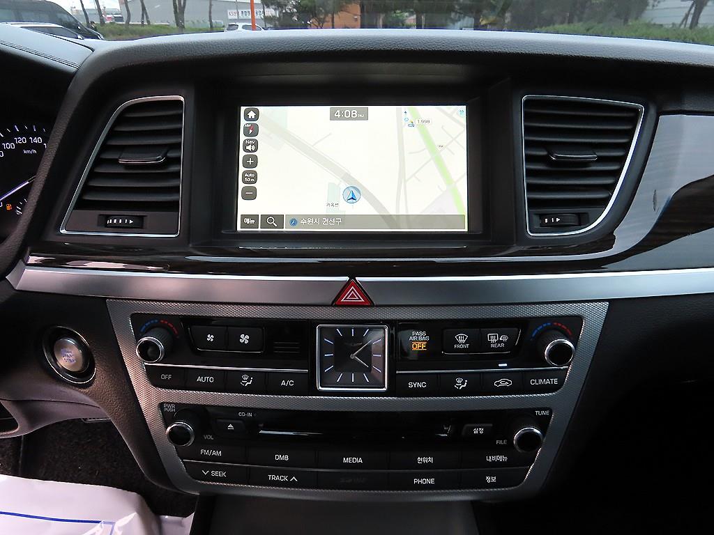 Genesis G80 — photo 13