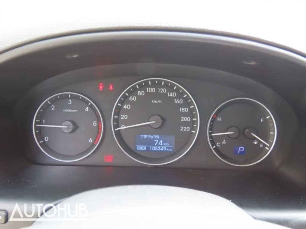 Hyundai Starex — photo 05