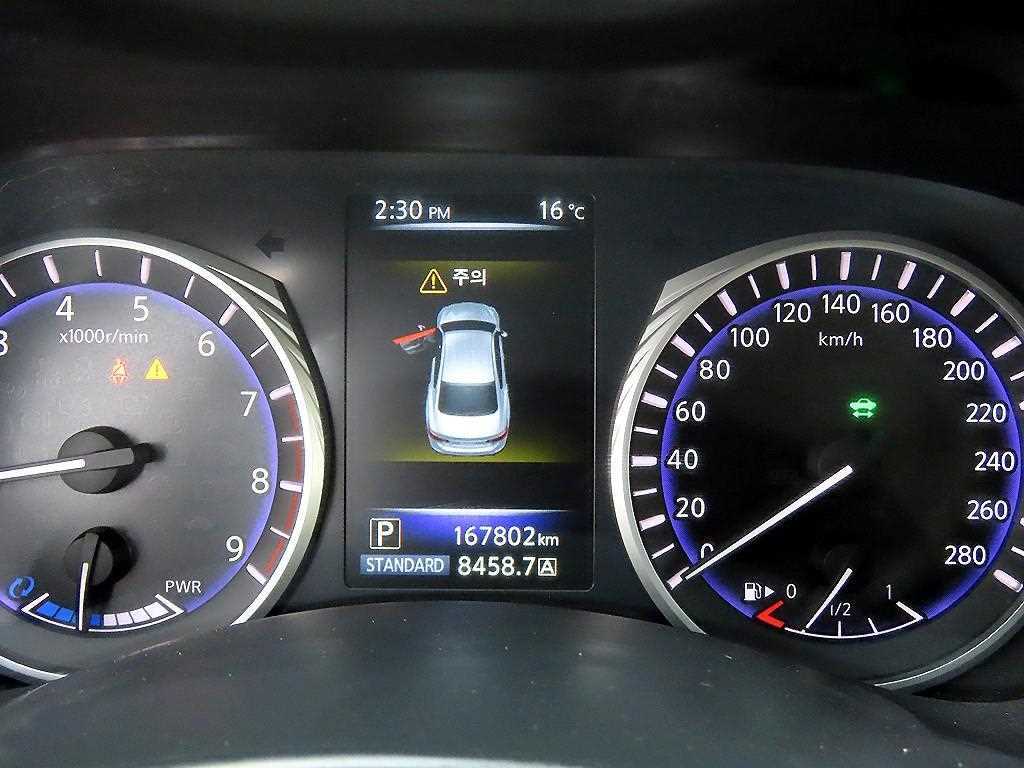 Infiniti Q50 — photo 09