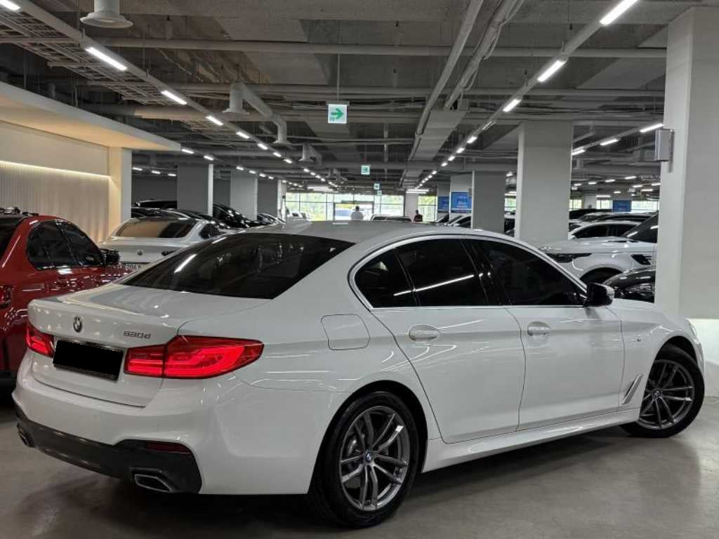 BMW 5-Series — photo 02
