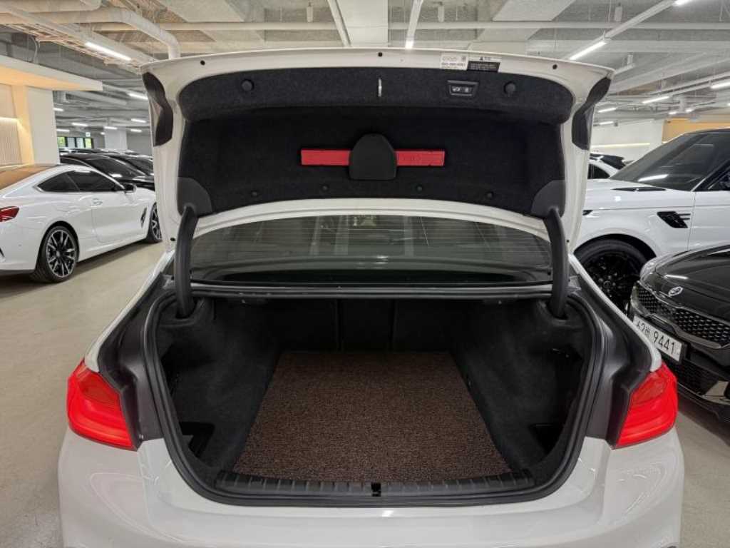 BMW 5-Series — photo 06