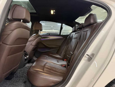 BMW 5-Series — photo 09