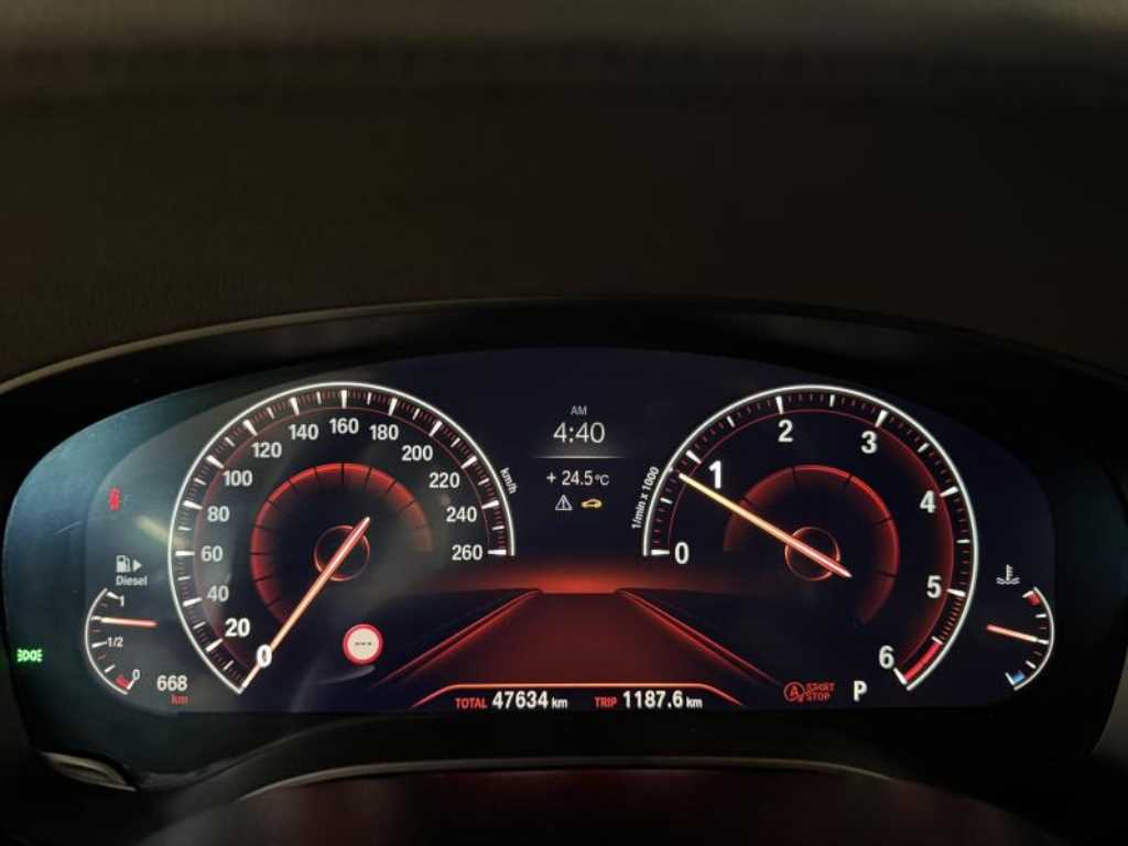 BMW 5-Series — photo 11