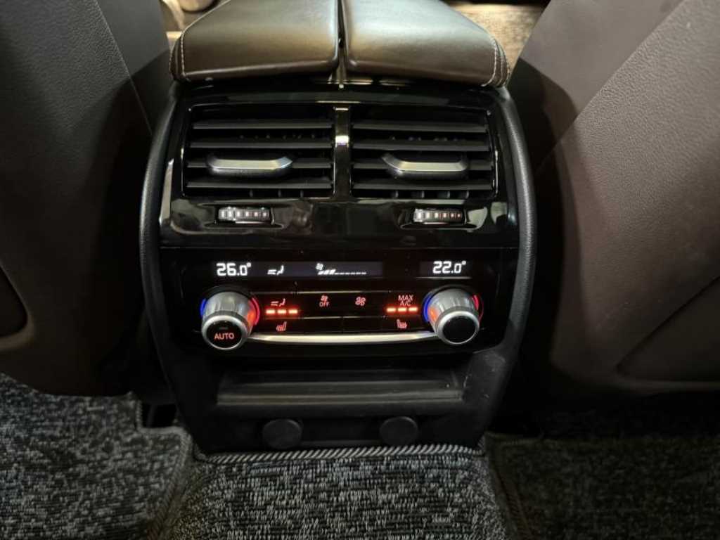 BMW 5-Series — photo 17