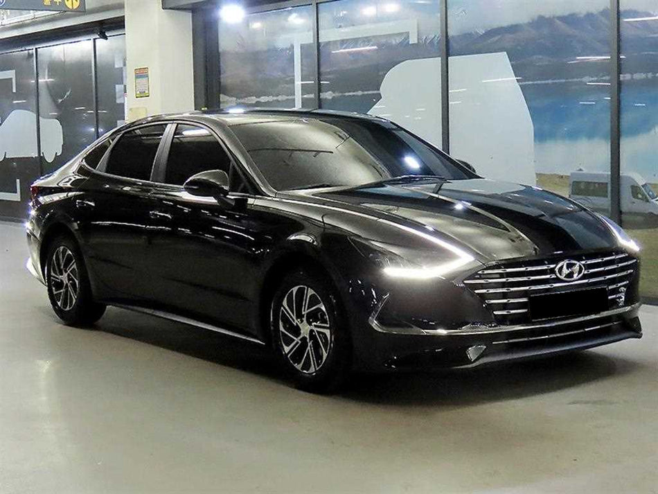 Hyundai Sonata — photo 01