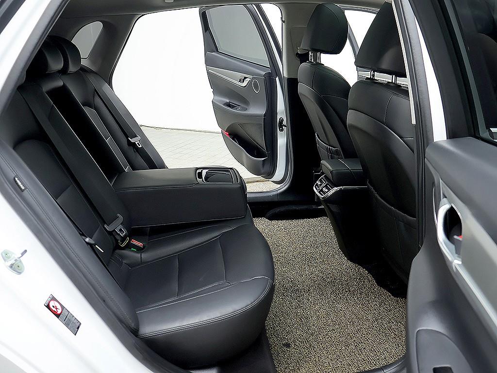 Hyundai Grandeur — photo 12
