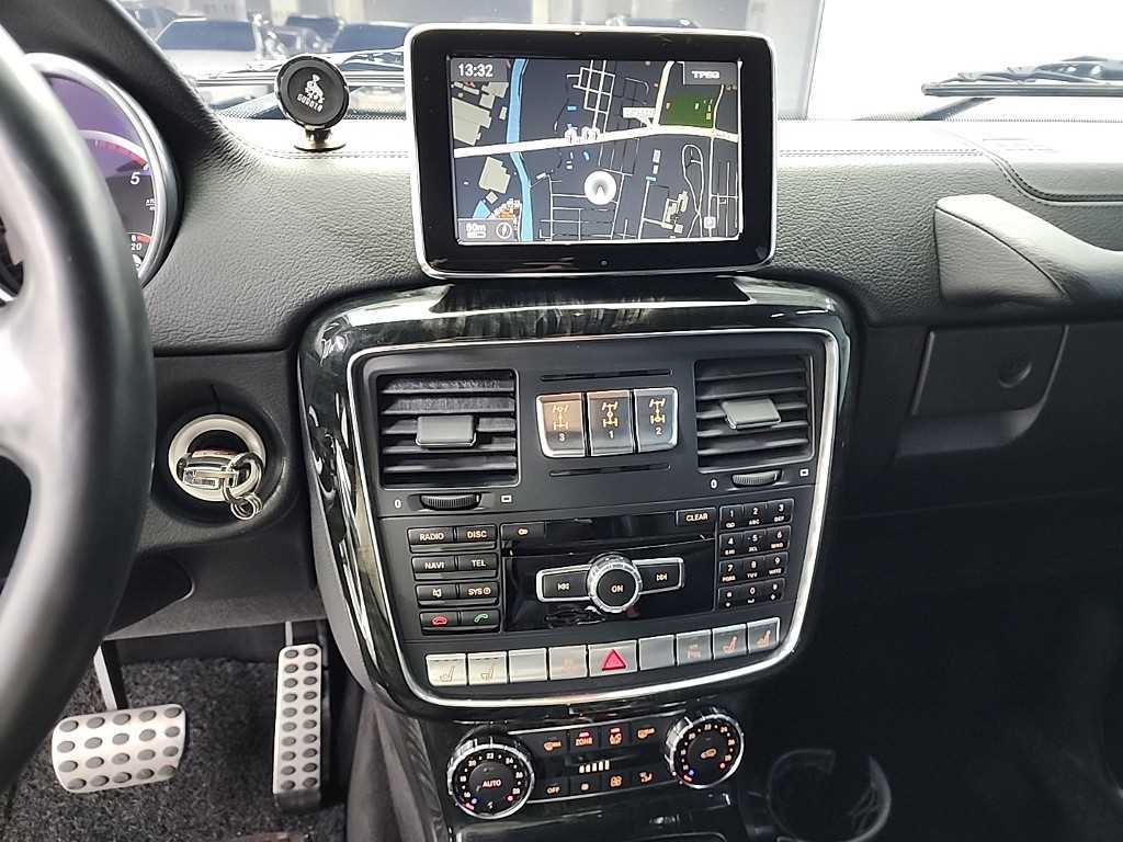 Mercedes-Benz G-Class — photo 10