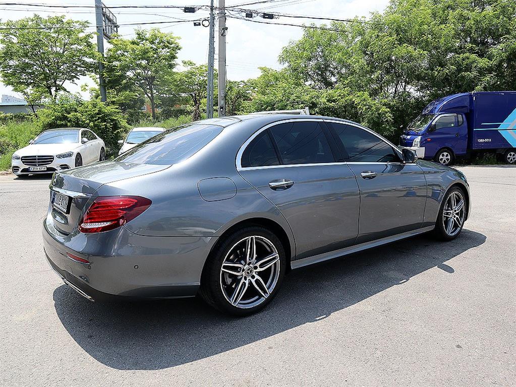 Mercedes-Benz E-Class — photo 04