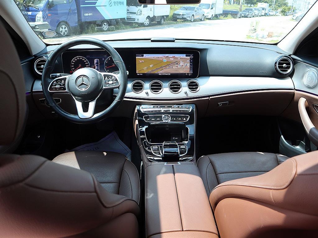Mercedes-Benz E-Class — photo 05