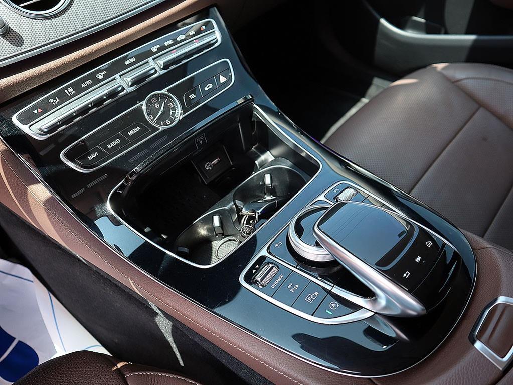 Mercedes-Benz E-Class — photo 12
