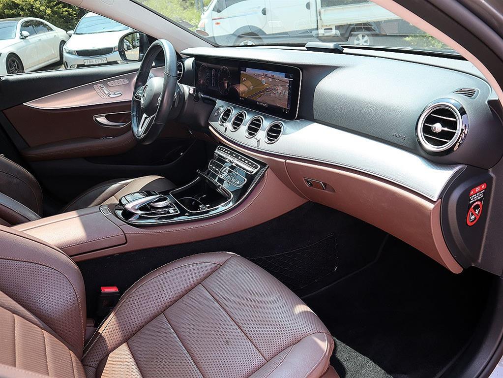 Mercedes-Benz E-Class — photo 13