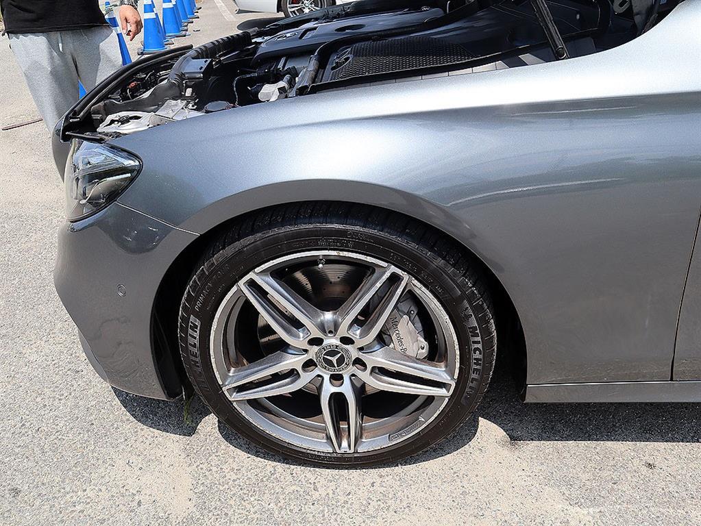 Mercedes-Benz E-Class — photo 18