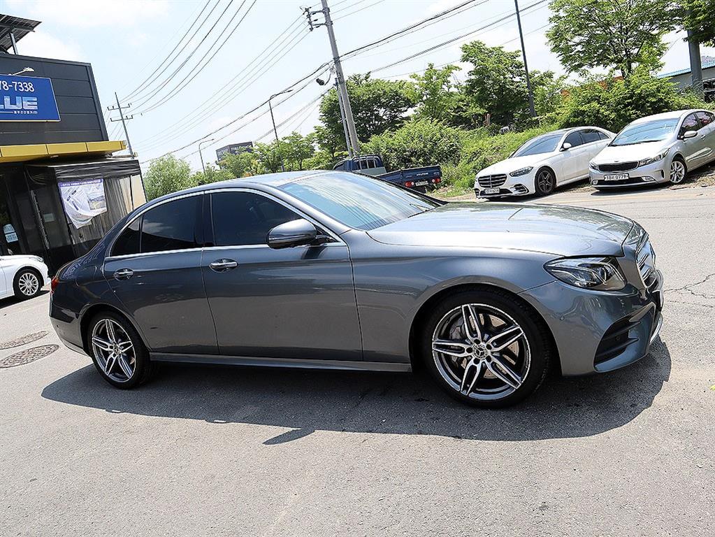 Mercedes-Benz E-Class — photo 20