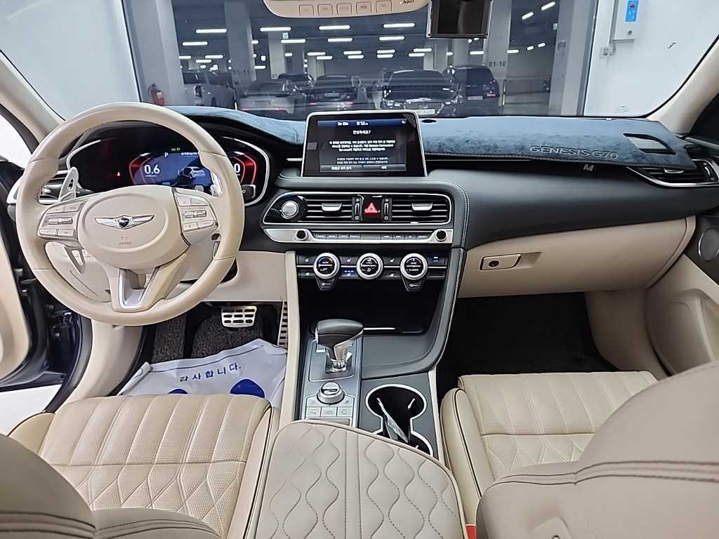 Genesis G70 — photo 01