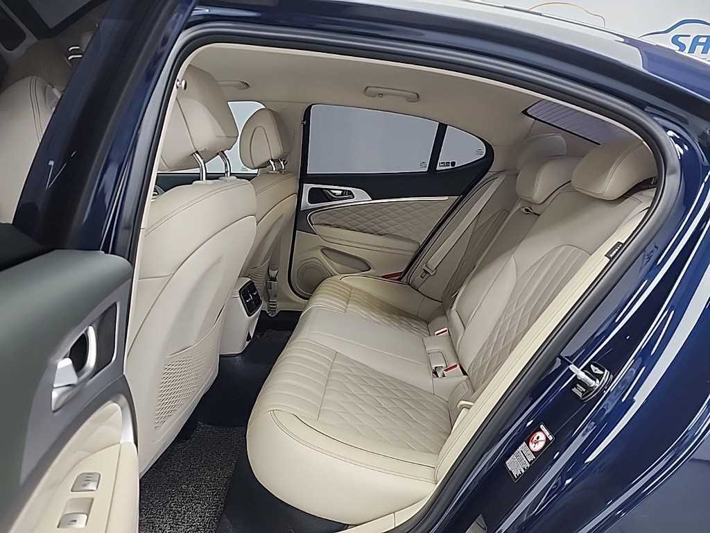 Genesis G70 — photo 12