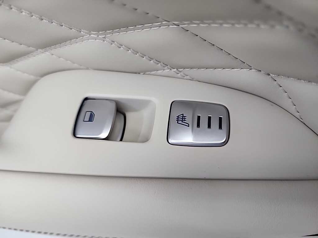 Genesis G70 — photo 14