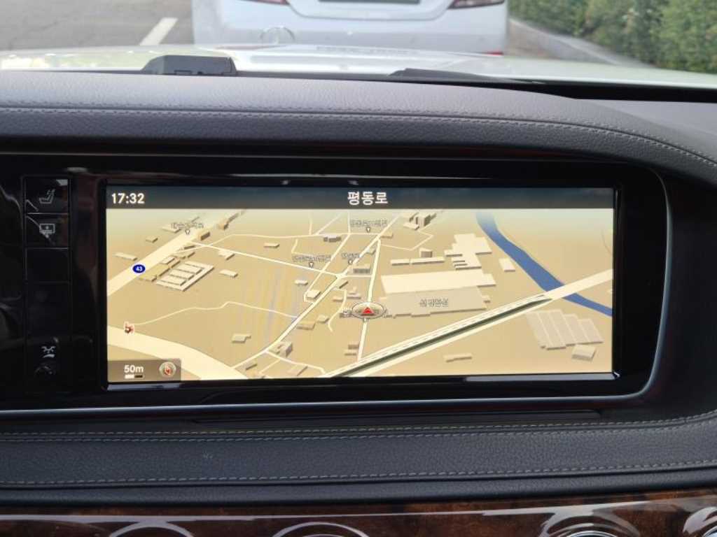Mercedes-Benz S-Class — photo 18