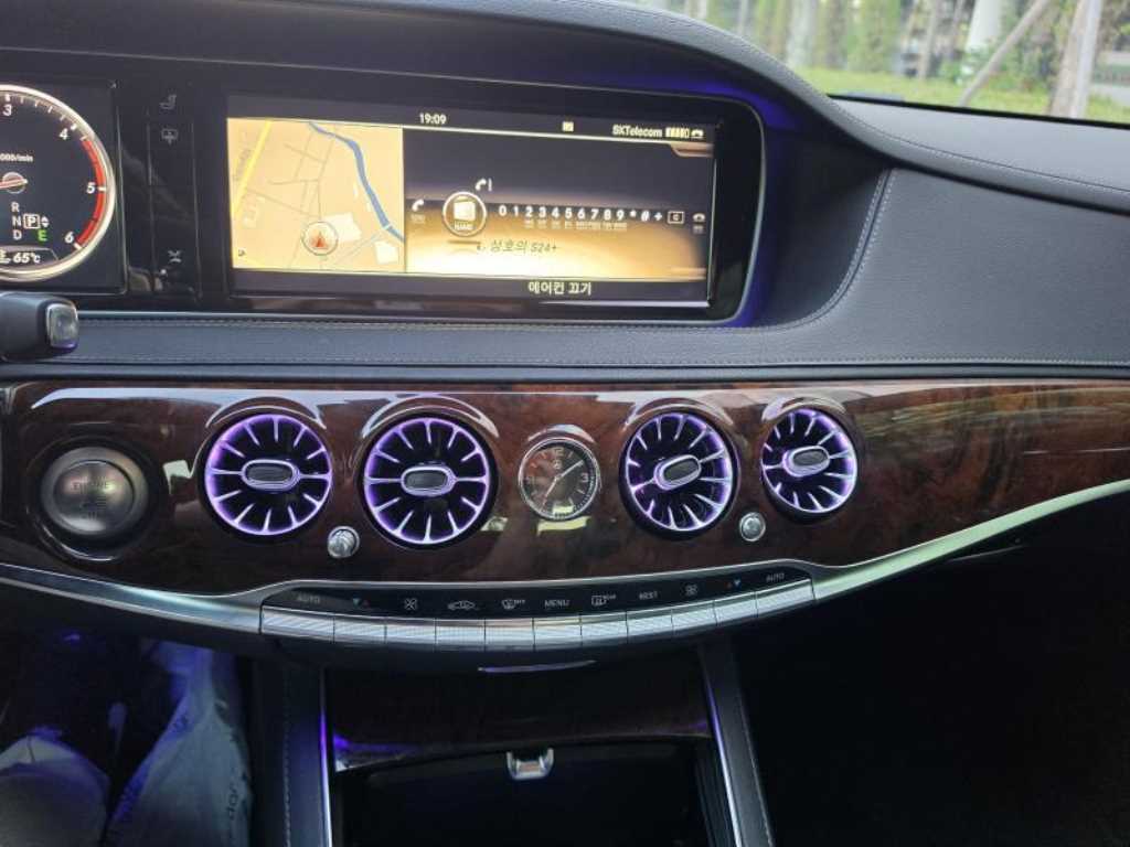 Mercedes-Benz S-Class — photo 20