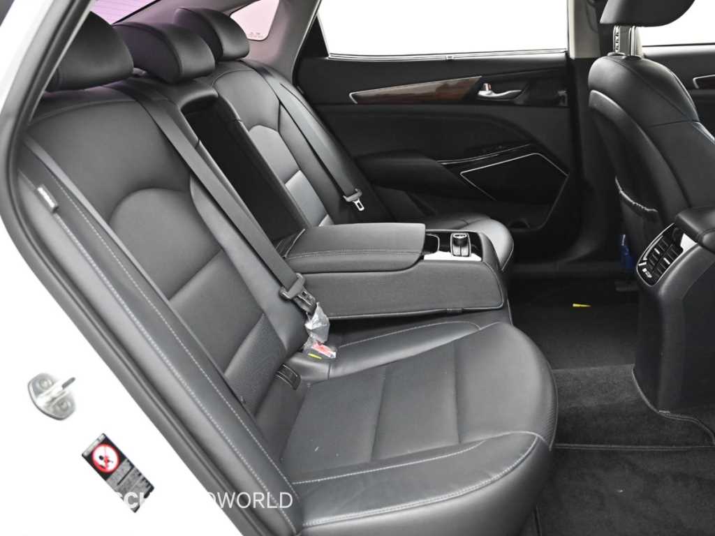 Kia K7 — photo 12