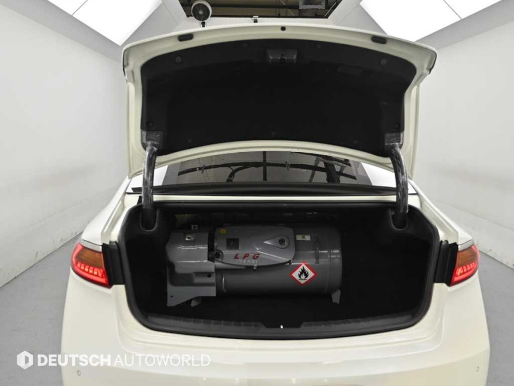Kia K7 — photo 19