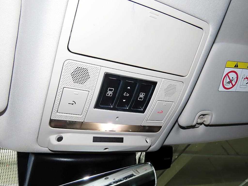 Land Rover Discovery — photo 14